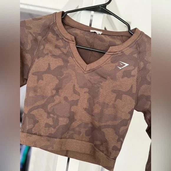 Gymshark Adapt Camo Long Sleeve Crop Top - Picture 4 of 9